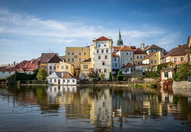 Noční Život v Hradci Králové: Kam Vyrazit po Setmění